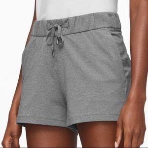 Lululemon On the Fly MR Short 2.5"
